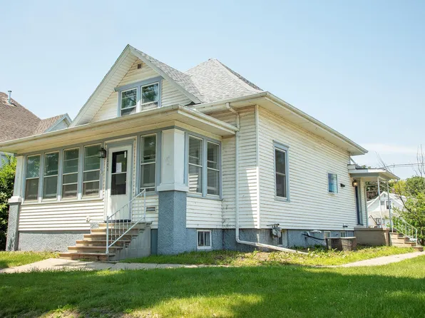 204 3rd Ave NW, Waverly, IA 50677