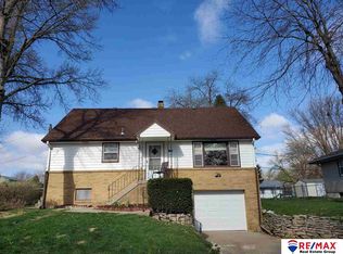 706 Dublin Dr, Papillion, NE 68046