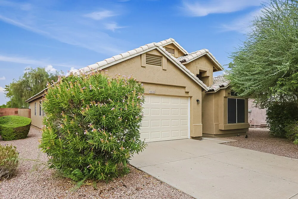 4 bed, 2.0 bath, 1810 sqft, $2,620 — Photo 3