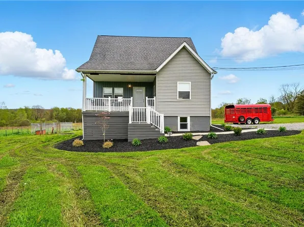 40 E Chestnut St, Fredonia, PA 16124