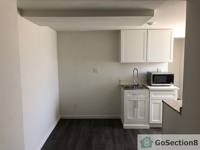2nd image of 1731 W Vernon Ave #B2