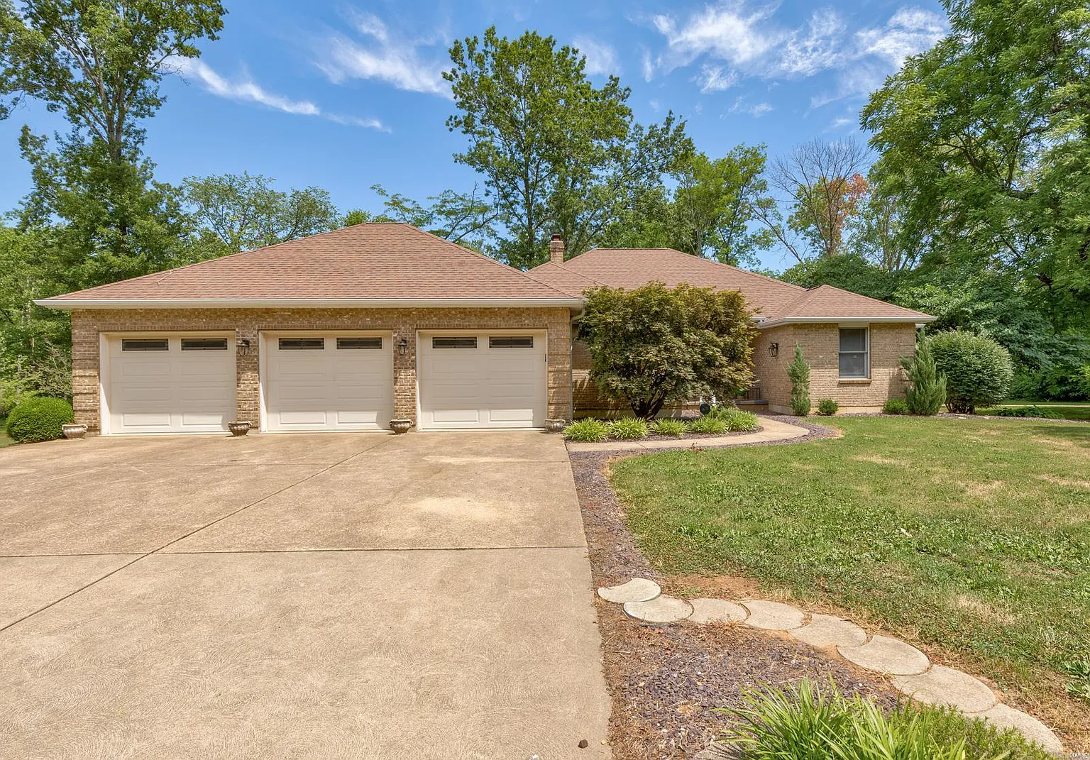 701 Hollyhock Ln photo 1