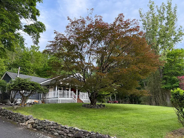 625 Saddle River Rd — Photo 2