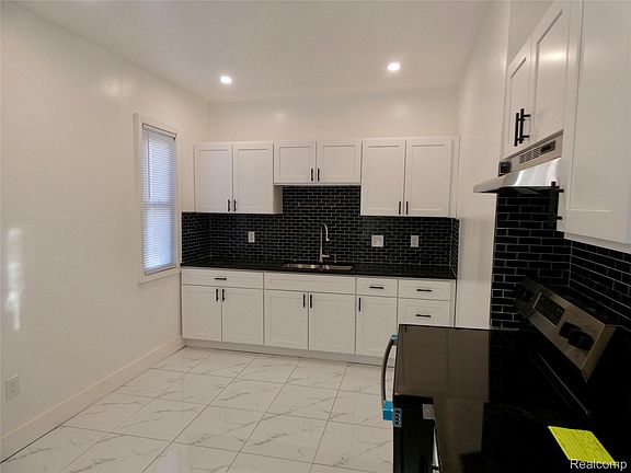 4th image of 81 Fessenden St