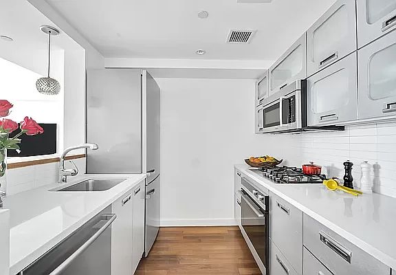 4th image of 87 Smith St APT 12D