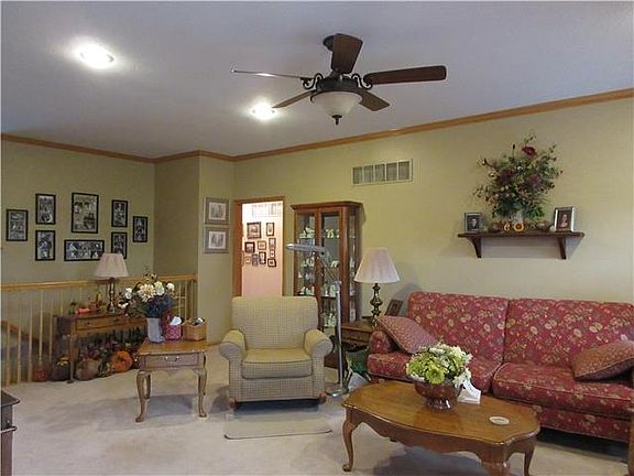 LIVING ROOM OPEN STAIRS TO BASEMENT