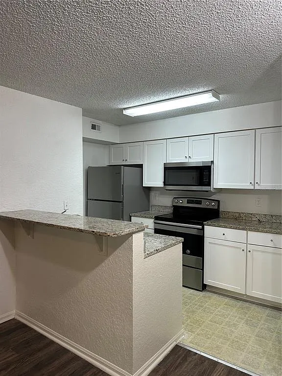 1 bed, 1.0 bath, 605 sqft, $1,350 — Photo 4