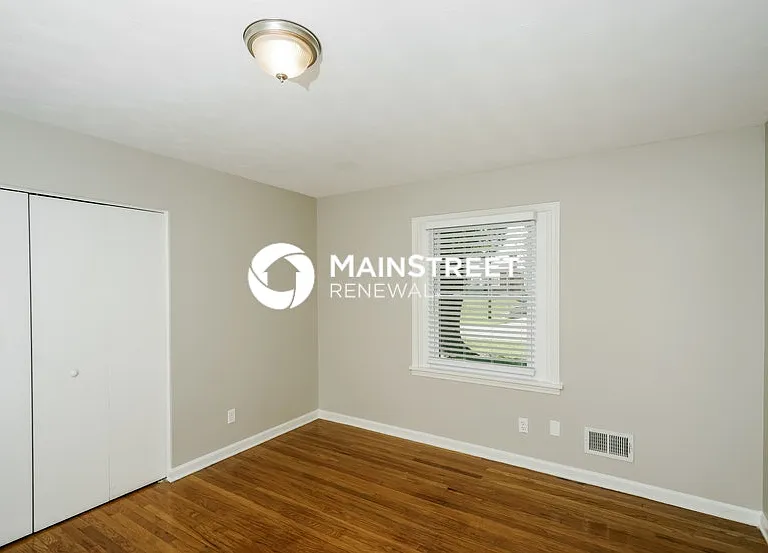9909 Lakewood Dr — Photo 10