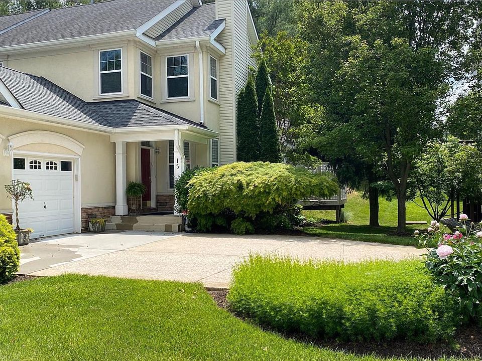 1st image of 15 Austringer Ct #15