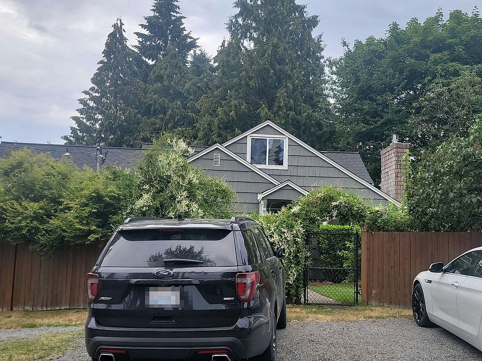 1st image of 1010 NE Serpentine Pl