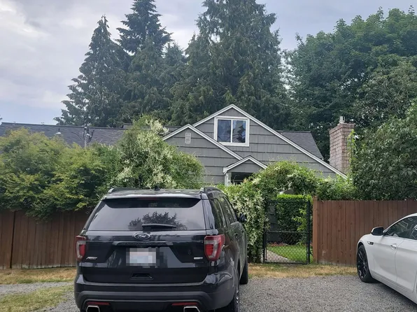 1010 NE Serpentine Pl, Shoreline, WA 98155
