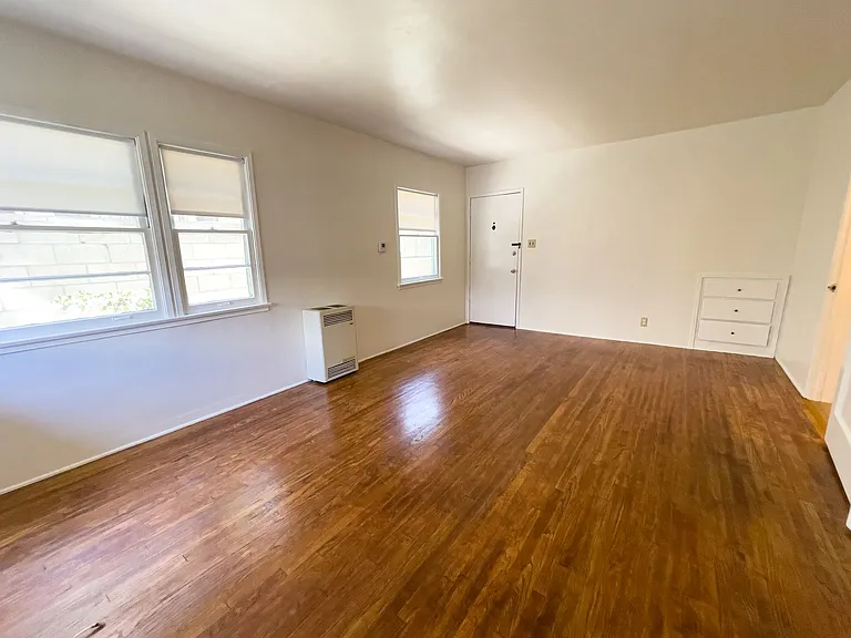 4735 Beverly Blvd — Photo 4