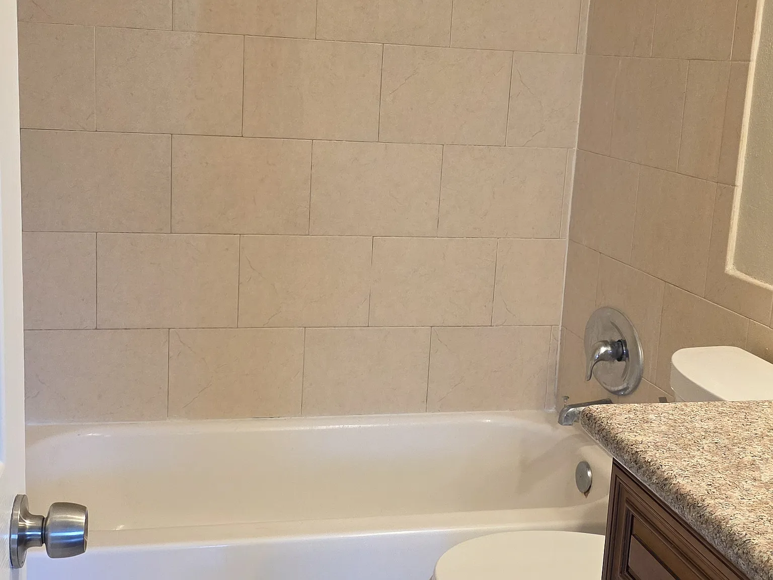 945 N San Antonio Ave — Photo 4