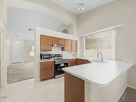 3rd image of 1068 W Glenmere Dr