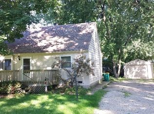 1902 Beach Rd, McHenry, IL 60050