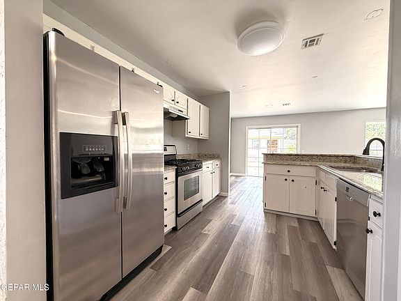 4th image of 10405 Ashwood Dr #A