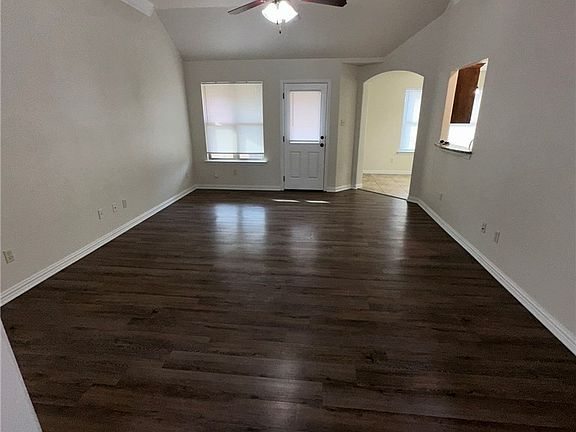 3rd image of 4612 Canyon Rdg