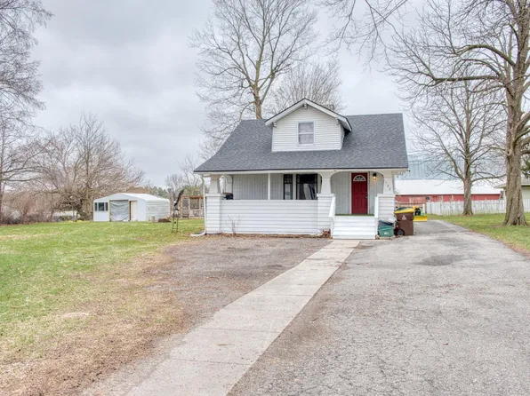 102 E Maple Ave, Bancroft, MI 48414