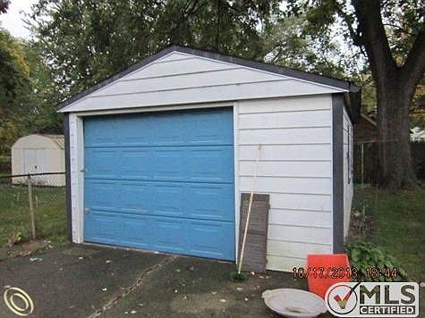 Detached garage.jpg