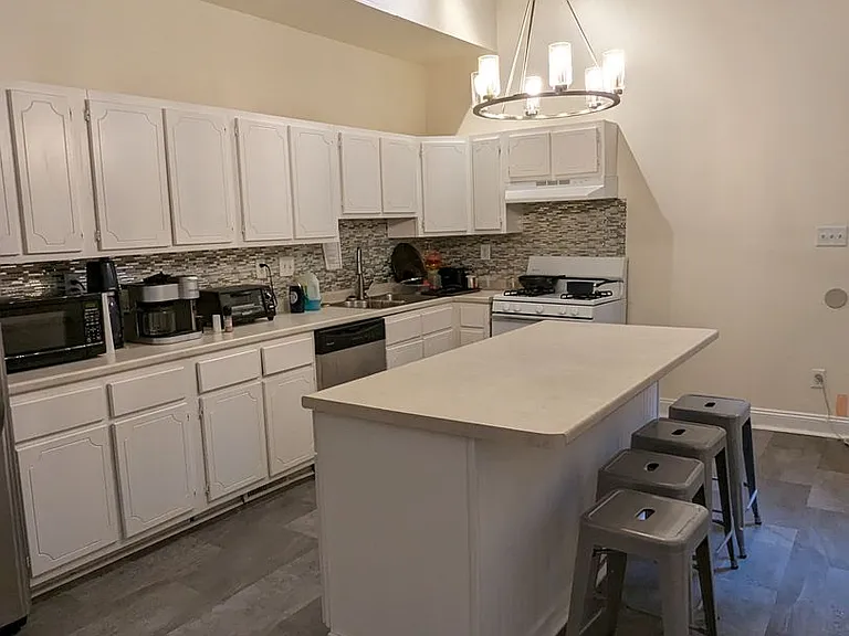 1609 W Grace St — Photo 9