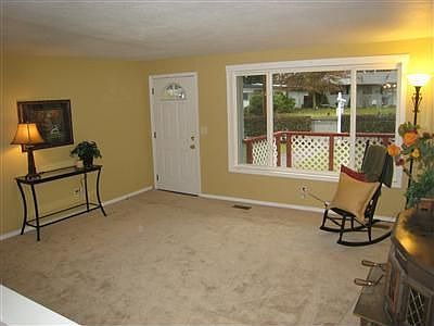 Livingroom with bran new carpet