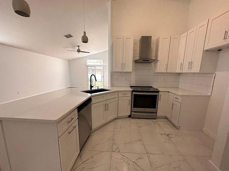 760 S Lilac Loop — Photo 5