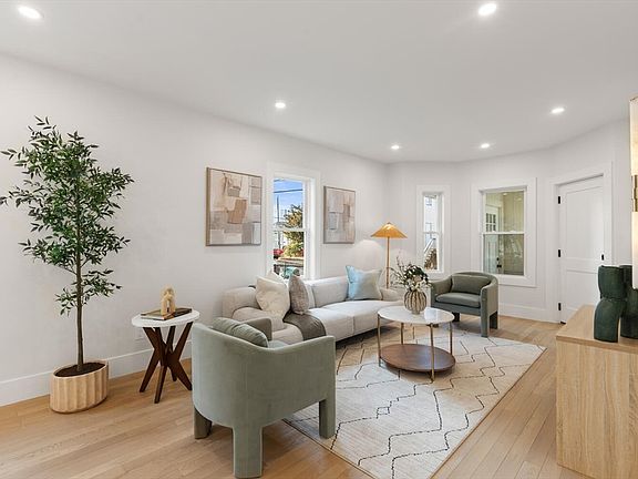3rd image of 7 Bennett St Floor 1