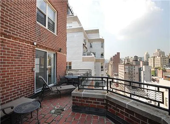 Sold by Warburg | media 12