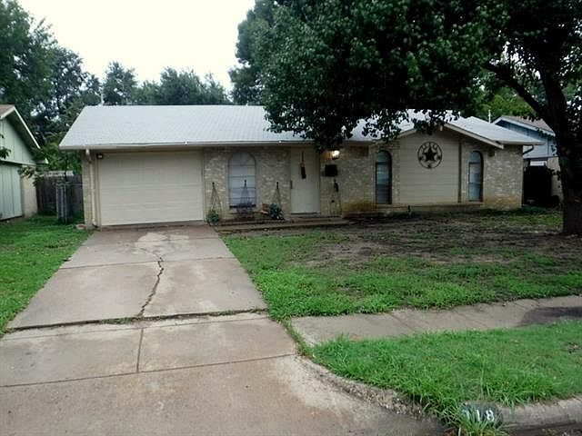 2nd image of 918 Las Palmas Dr