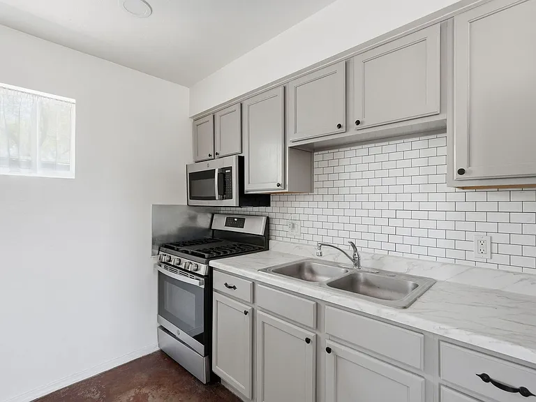 1226 E. Elm St. — Photo 15