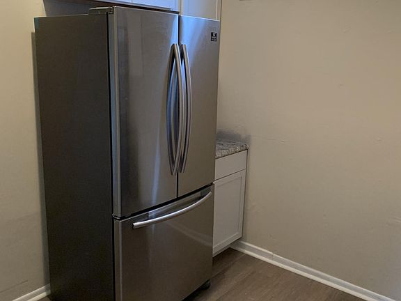 3rd image of 818 Garvey Ave APT 2