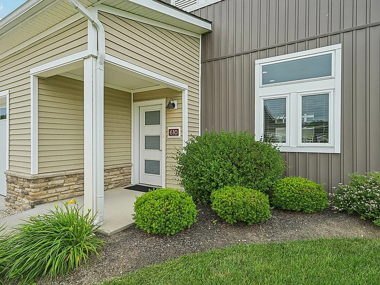 Redbud Commons — Photo 34