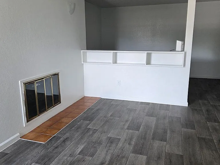 Sterling Pointe Apartments — Photo 17