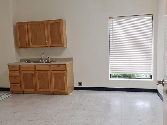4th image of 2117 E Tyler Ave Suite D