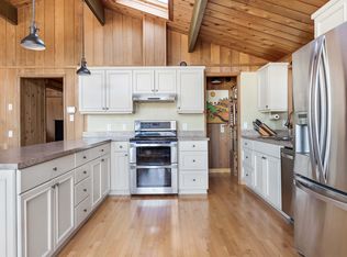 211 Cornet Bay Rd, Oak Harbor, WA 98277