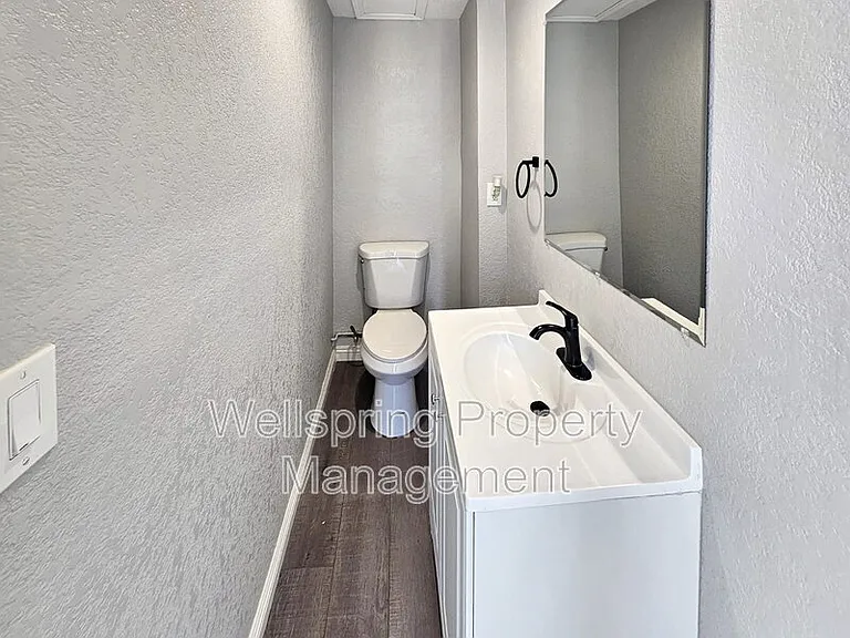 327 W Haloid Ave — Photo 6