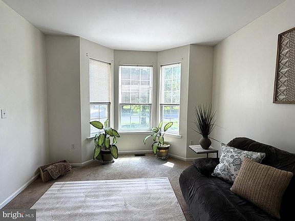 5th image of 13 Heather Ln