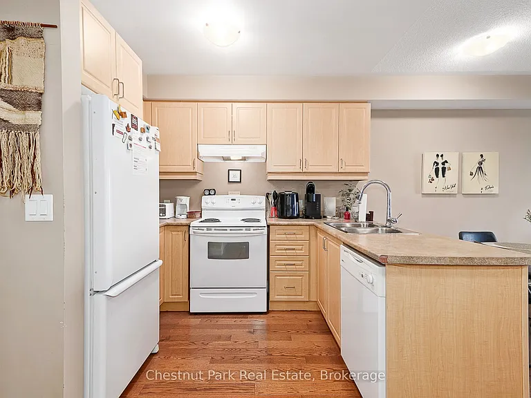 91 Raglan St #412 — Photo 8