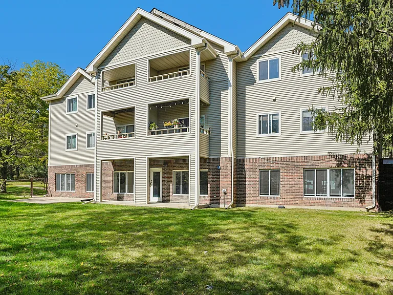 Welcome to Madison Estates, featuring quality apartment homes in Madison, professionally operated by Highlands Vista Group.