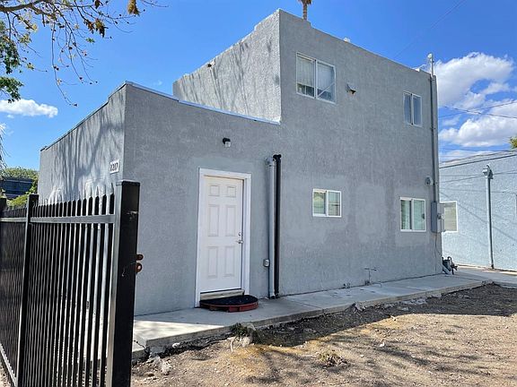 4th image of 1217 E Harding Way