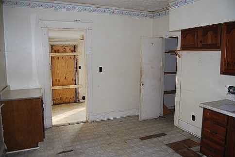 4th image of 519 Young St