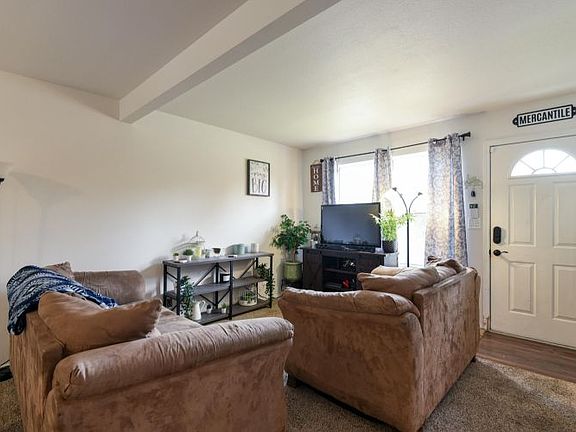 3rd image of 14 Pond Pl