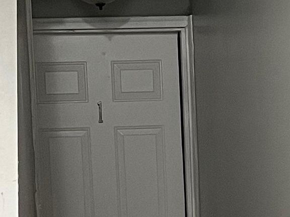 2nd image of 1712 W Lombard St #1