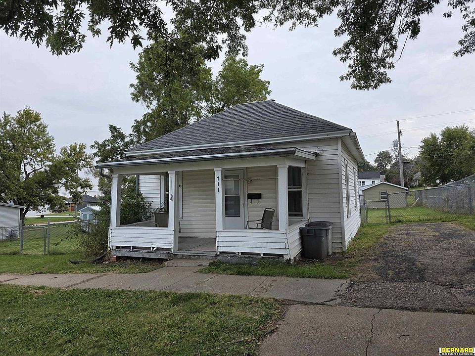 1st image of 711 11th St