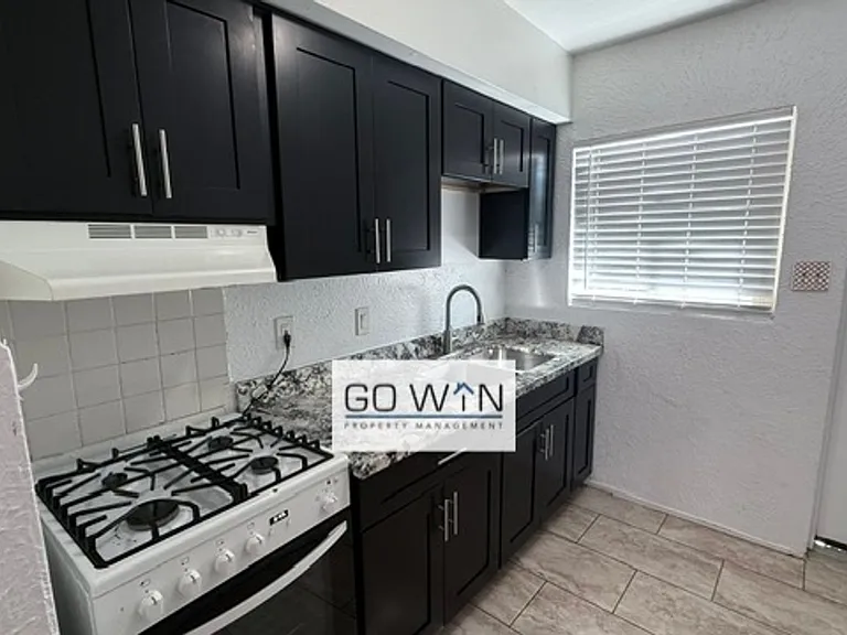 2617 E Portland St — Photo 2
