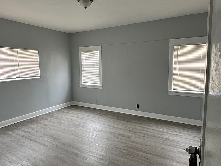 429 W Cowles St — Photo 9