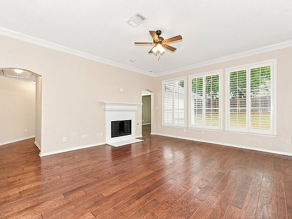 3rd image of 1933 Perry Dr