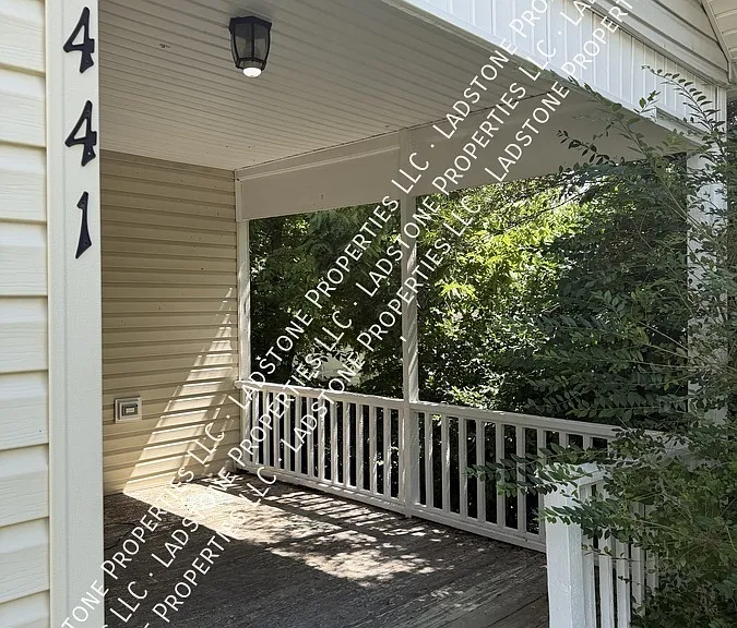 441 Price Ave — Photo 2