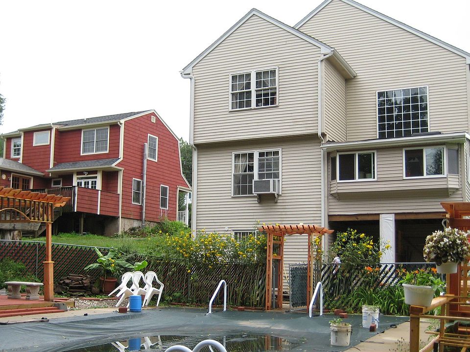 2nd image of 100 Dexter Ave