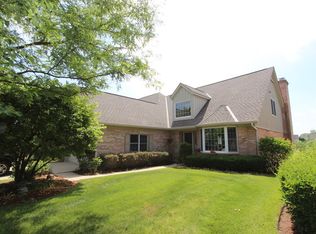 906 Wedgewood Dr, Crystal Lake, IL 60014